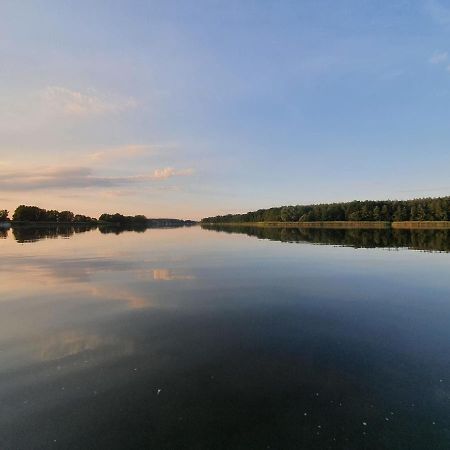 Luett Huett Hotel Rechlin Buitenkant foto